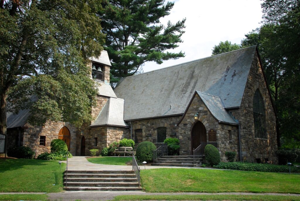 The front entrance of Union Church of Pocantico Hills faces Bedford Road.
